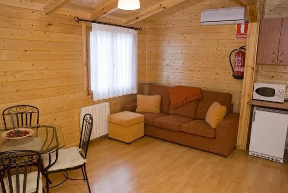 Cabanas De Javalambre Камарена-де-ла-Сьерра Экстерьер фото